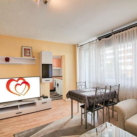 Comfortable Homly Apartment Жак Офенбах Екстериор снимка